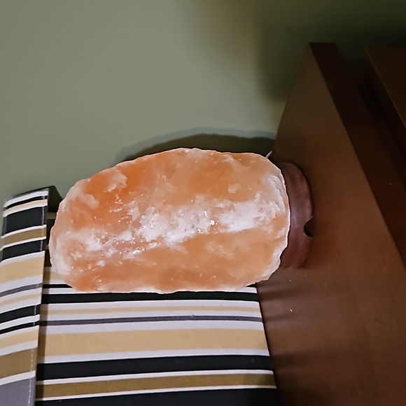 Himalayan salt lamp - Picture 2 of 2